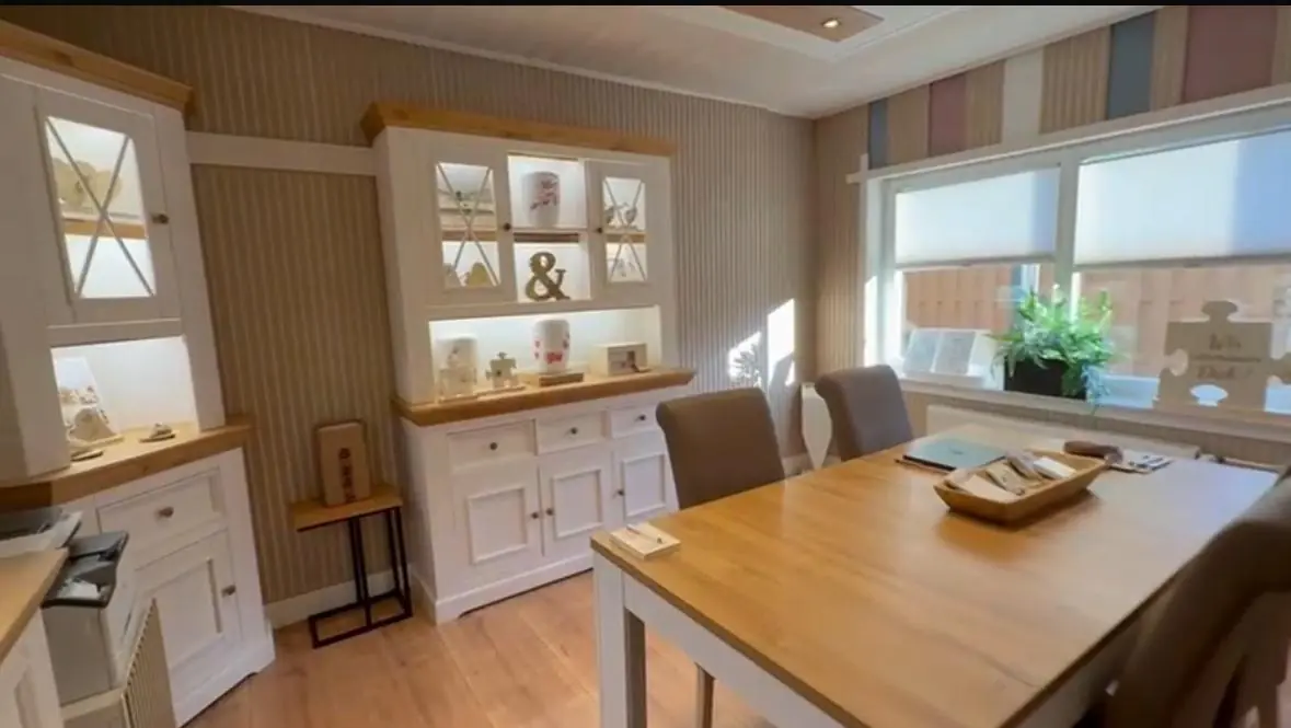 Unser Beratungsbüro bei Feuerbestattung24.de – freundlich und modern eingerichtet